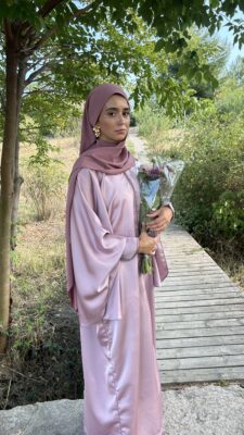 Abaya Nur